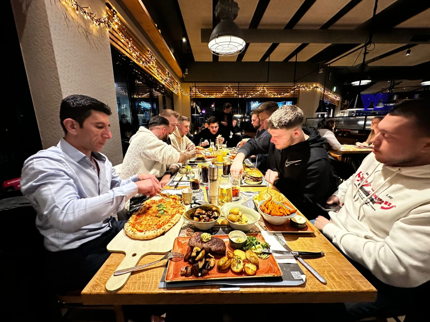 Malerfachbetrieb Michael Paschen Team beim Mittagessen