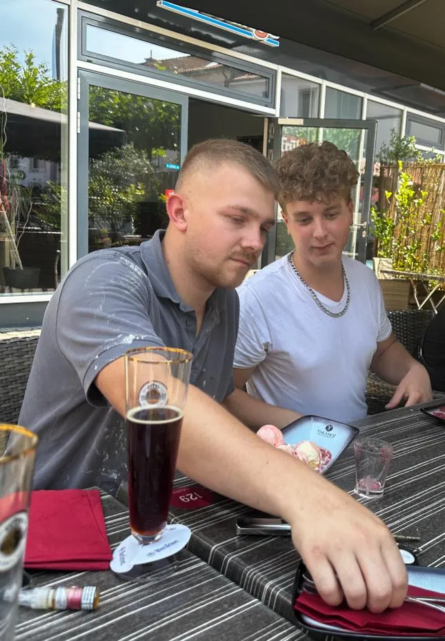 Malerfachbetrieb Michael Paschen Team beim Mittagessen